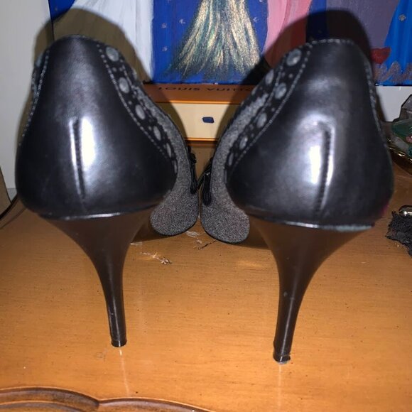 Gray and Black heels - Picture 8 of 10